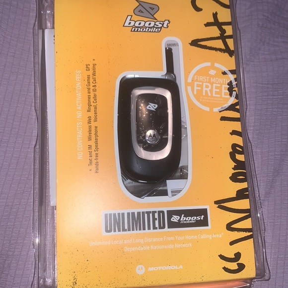 Boost Mobile, Motorola, C290 flip phone - Picture 4 of 6